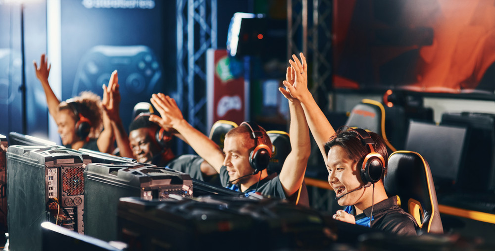Kian Populer, Siapa Penggemar Terbesar eSports? - GoodStats Brand Besar Masuk Dunia Esports, Tanda Industri Kian Besar