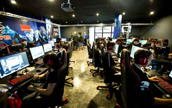 Mau Sekolah Gratis? Coba Pakai Beasiswa Esport ini! Mau Sekolah Gratis? Coba Pakai Beasiswa Esport ini!